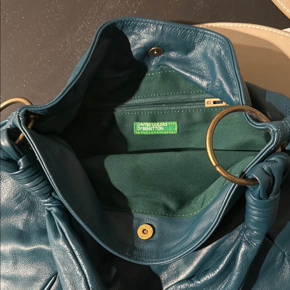 Elegant Blue Leather Shoulder Bag - Picture 3 of 3